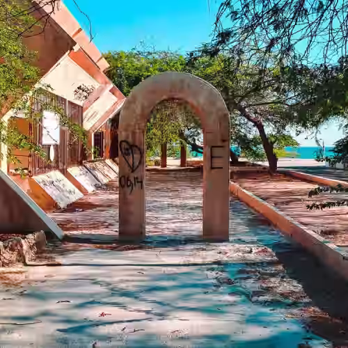 تور کیش: از بندرعباس2شب و3روز✈️ هتل پانیذ ⭐⭐⭐ (8 آبان)#3905