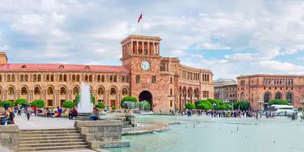 تور ارمنستان میدان جمهوری سفرو ایرانیان (2) (2)#9045