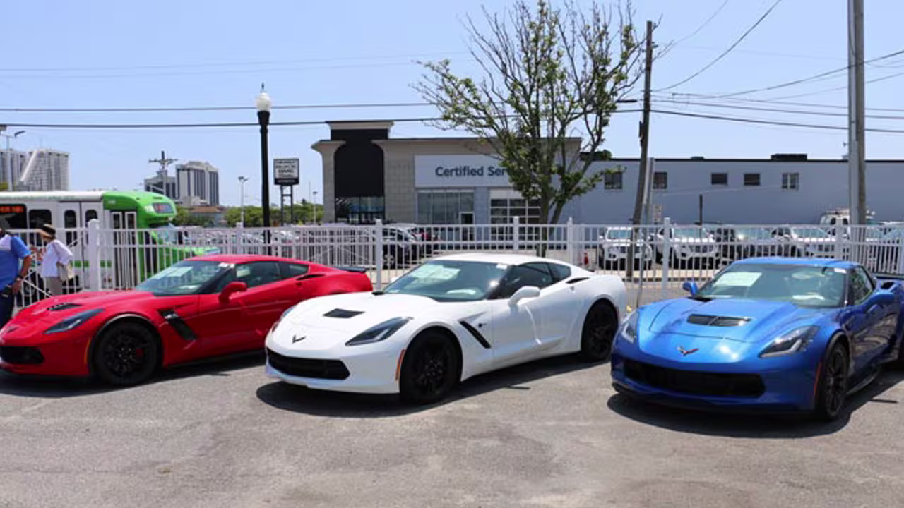 ماشین لوکس در کیش سفرو ایرانیان#4576